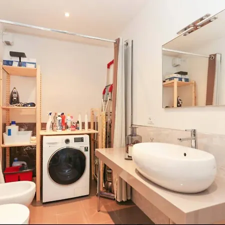 Apartament Moderno Con Ascensore